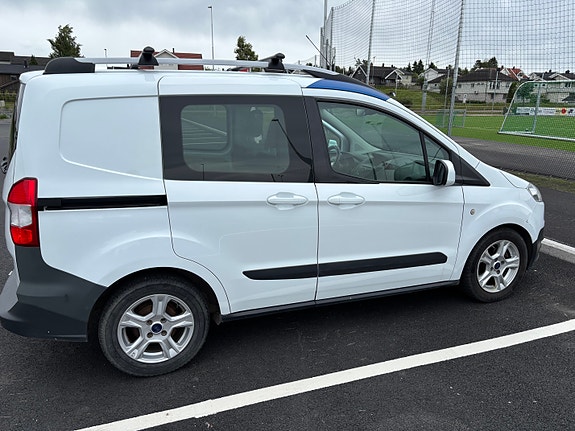 Ford Transit Courier 4 of 5