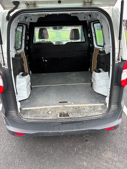 Ford Transit Courier 6 of 14