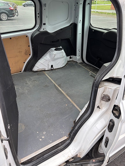 Ford Transit Courier 5 of 5