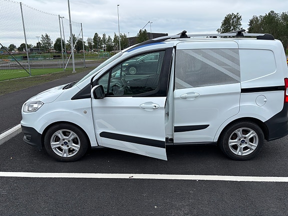 Ford Transit Courier 10 of 14