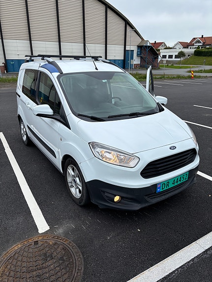 Ford Transit Courier 2 of 5