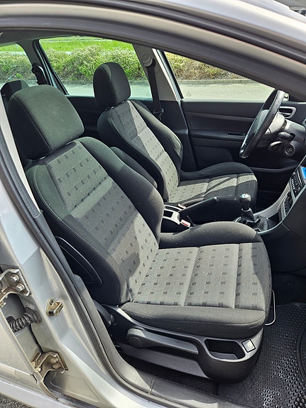 Peugeot 307 SW 8 of 20