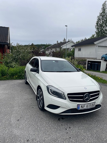 Mercedes-Benz A180 2 of 14