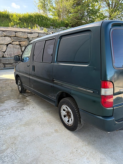 Toyota HiAce 30 of 30