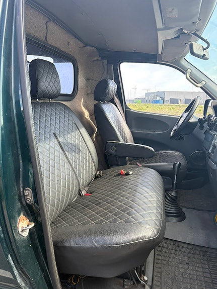 Toyota HiAce 8 of 30