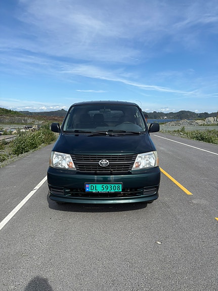 Toyota HiAce 2 of 30