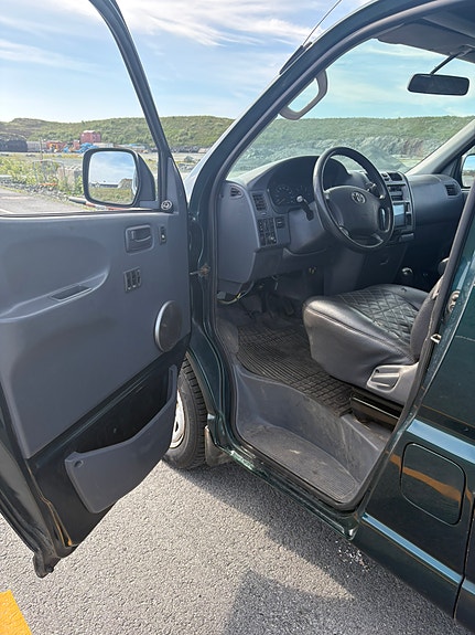 Toyota HiAce 9 of 30