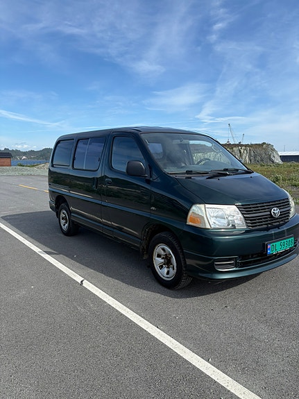 Toyota HiAce 3 of 30