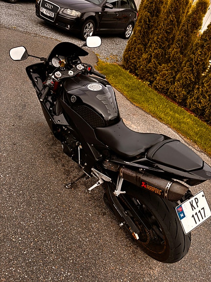 Yamaha YZF-R1 6 of 8