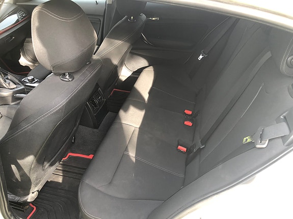 BMW 116i 4 of 5