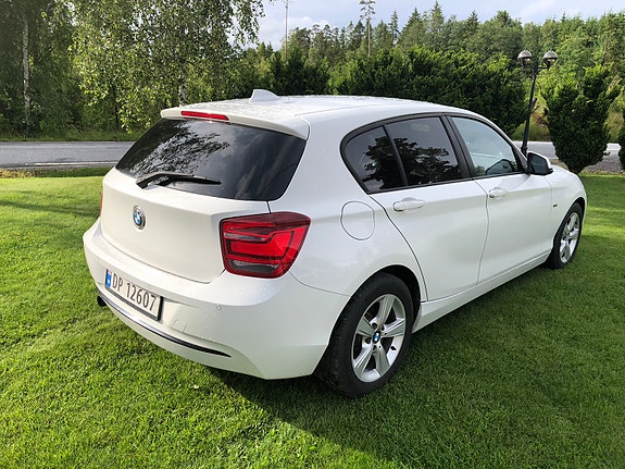 BMW 116i 2 of 5