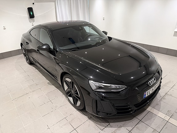 Audi e-tron GT 4 of 5