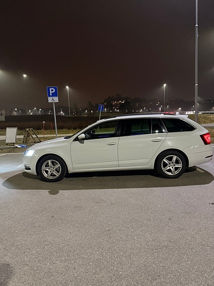 Skoda Octavia 2 of 23