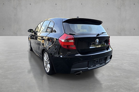 BMW 116d 4 of 11