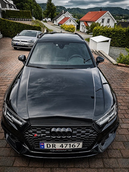 Audi RS4 3 of 5