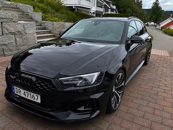 Audi RS4 2 of 5