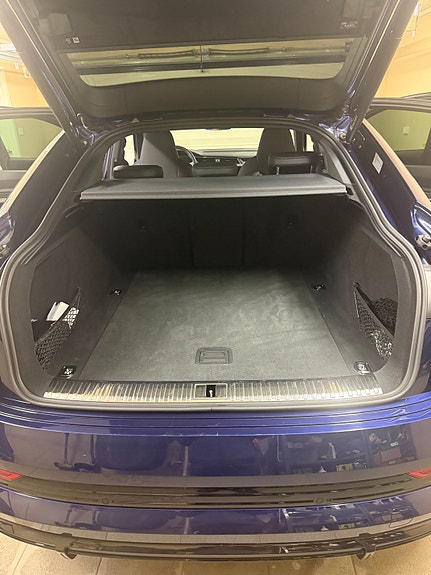 Audi e-tron S 3 of 5