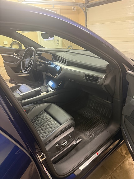 Audi e-tron S 5 of 5