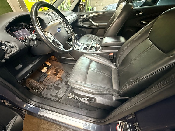 Ford S-MAX 10 of 16