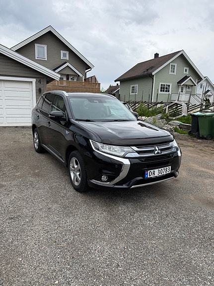Mitsubishi Outlander 2 of 5