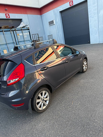 Ford Fiesta 4 of 5