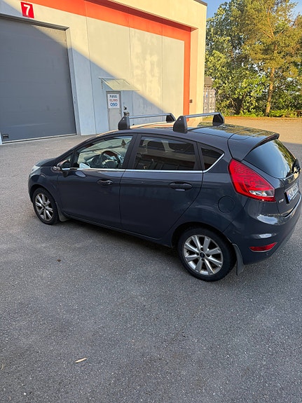 Ford Fiesta 2 of 5