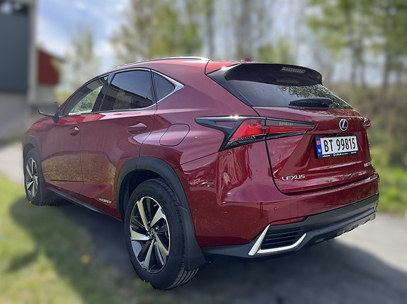 Lexus NX300h 3 of 5