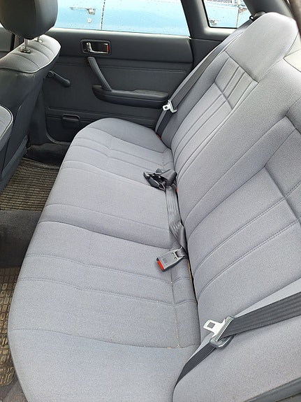 Subaru Legacy 2 of 5