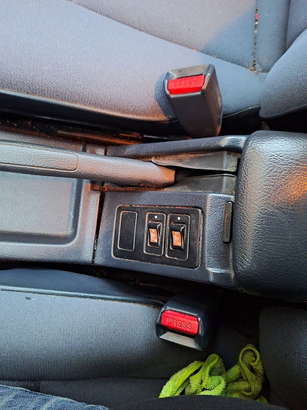 Subaru Legacy 3 of 5
