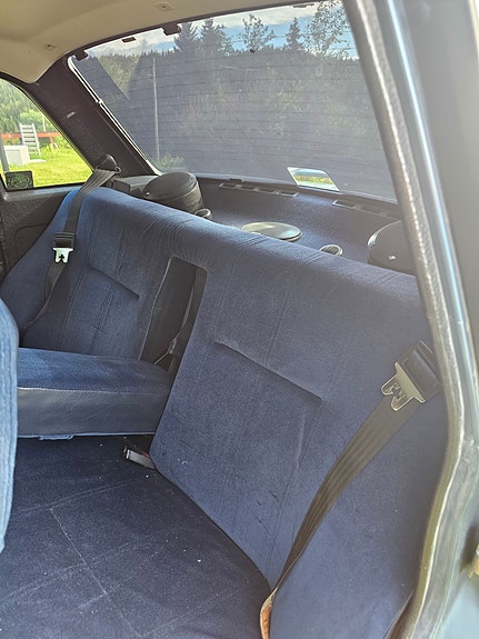 Volvo 240 4 of 5