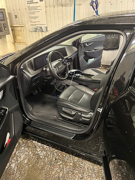 Kia EV6 3 of 10