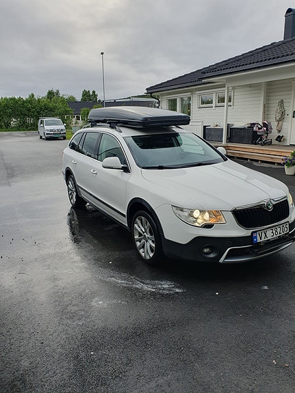 Skoda Superb 2 of 13