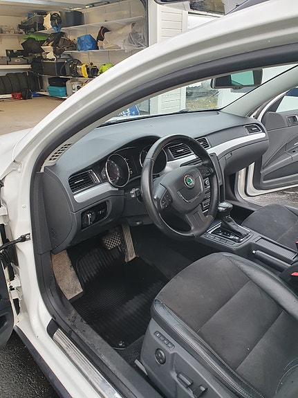 Skoda Superb 10 of 13