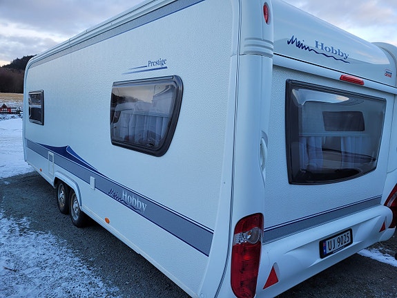 Hobby 610 UI inkl 23m2 spikertelt fra 2023 på Ven camping 3 of 5