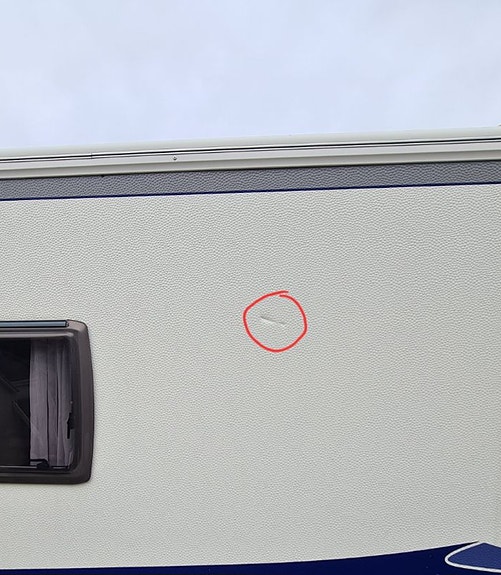 Hobby 610 UI inkl 23m2 spikertelt fra 2023 på Ven camping 4 of 5