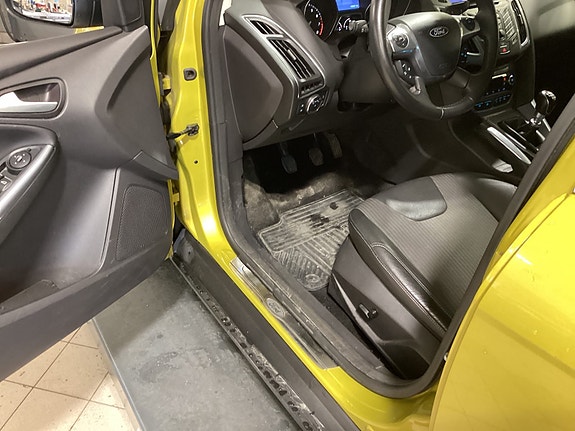 Ford Focus 19 of 24
