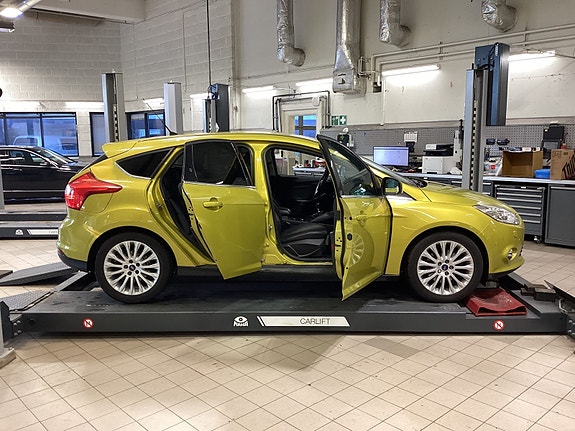 Ford Focus 12 of 24