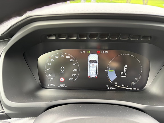 Volvo XC90 17 of 25