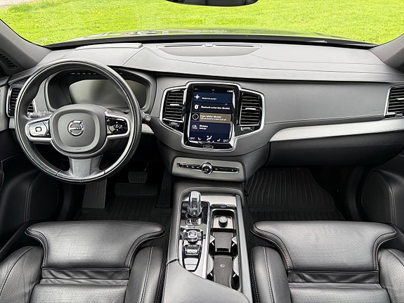 Volvo XC90 18 of 25
