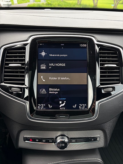 Volvo XC90 20 of 25