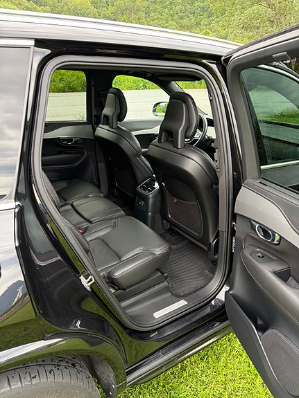 Volvo XC90 14 of 25