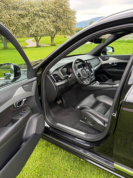 Volvo XC90 10 of 25