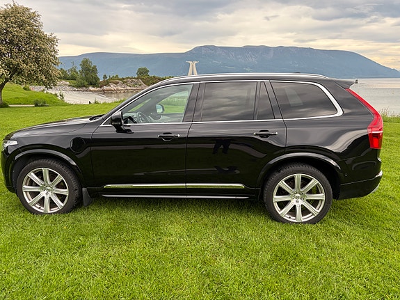 Volvo XC90 7 of 25