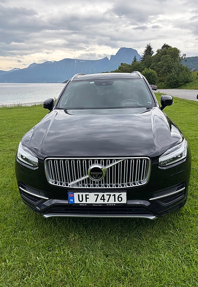 Volvo XC90 2 of 25