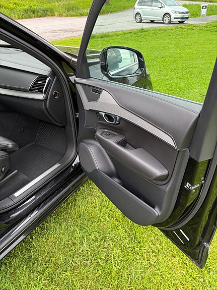 Volvo XC90 16 of 25