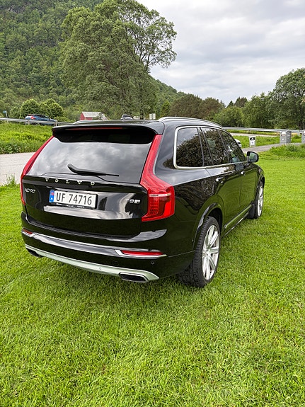 Volvo XC90 4 of 25