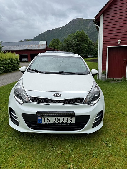 Kia Rio 2 of 5