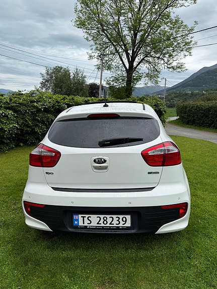 Kia Rio 4 of 5
