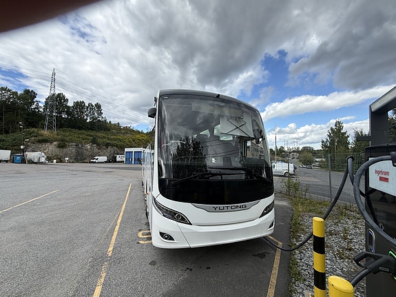 YUTONG T12E 3 of 15
