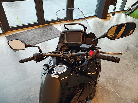 Honda NX500 3 of 5